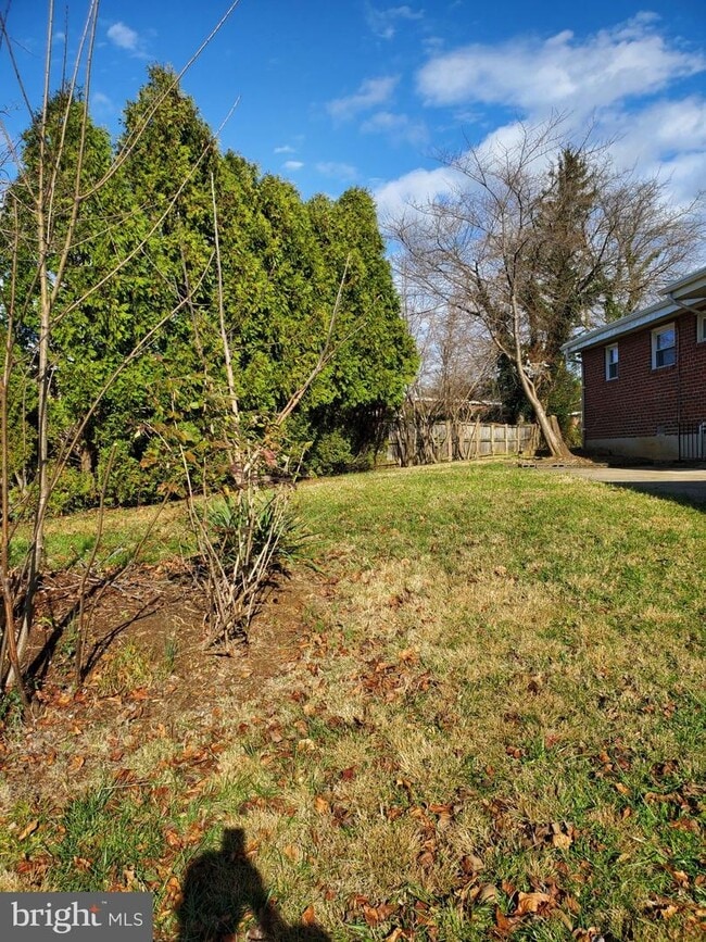 Building Photo - 2444 Forest Green Rd