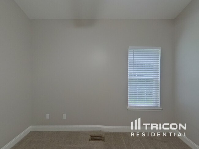 Foto del edificio - 6805 Bodgit Ln