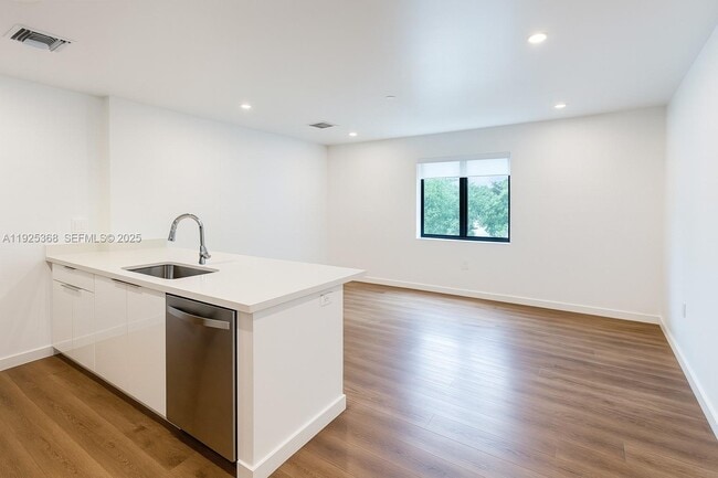 Foto del edificio - 1950 Fletcher St