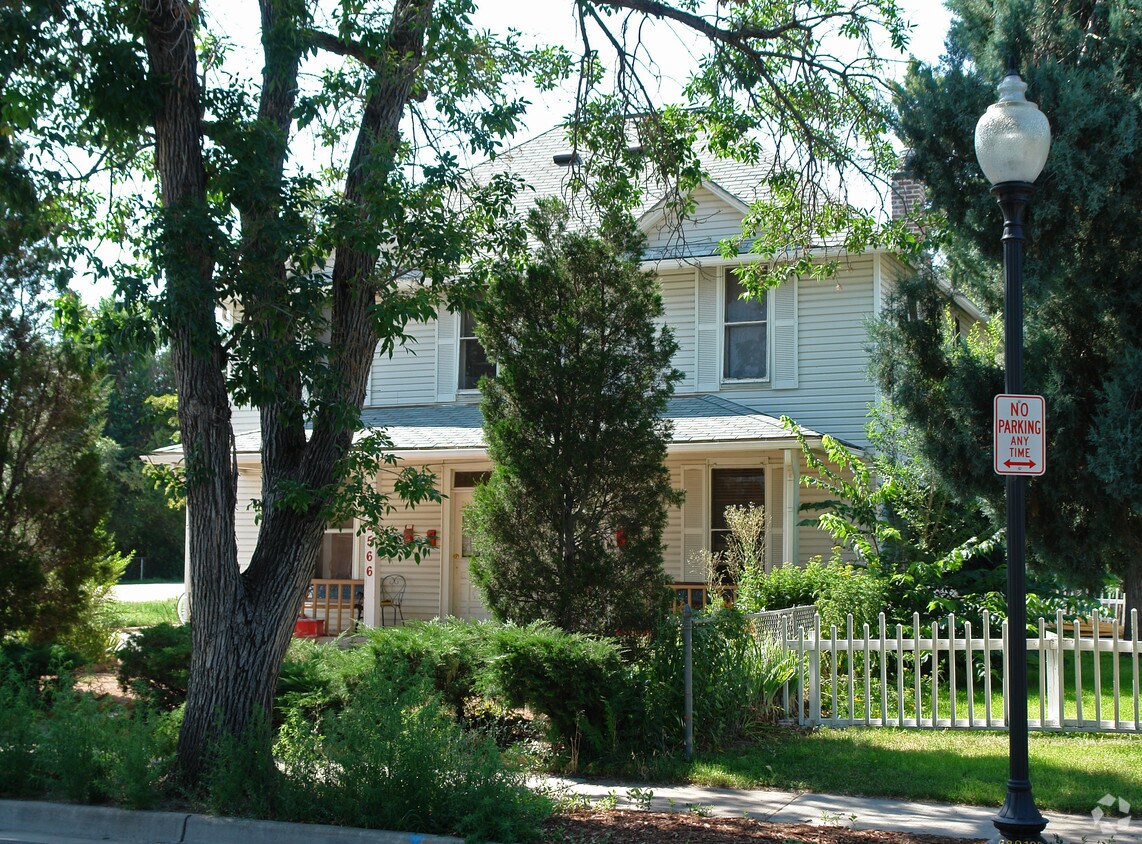 Building Photo - 2566-2576 W Alamo Ave