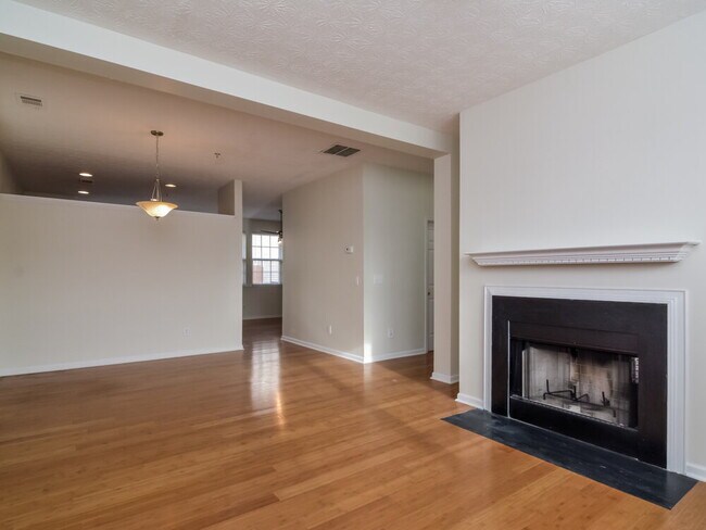 Building Photo - 142 Weatherstone Square Dr