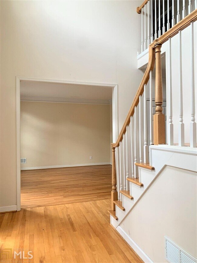 Foto del edificio - 1070 Montclair Way