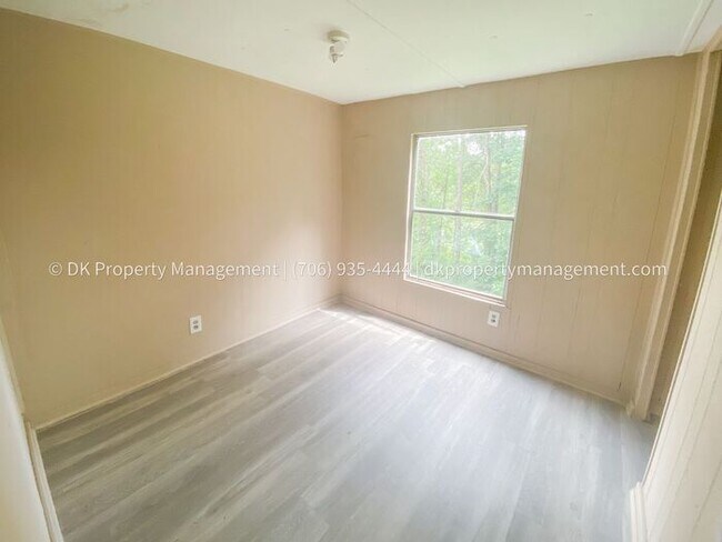 Building Photo - 2 Bedroom Mobile Home in Heritage School Zone
