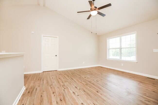 Foto del edificio - 300 Southlake Dr