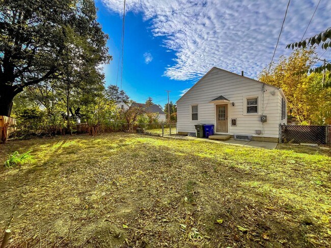 Foto del edificio - 1040 E Gates St