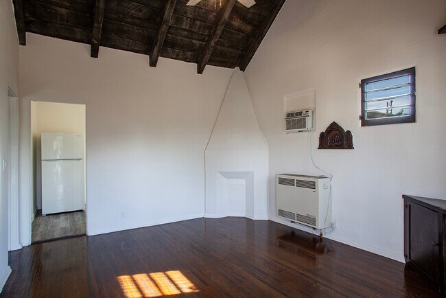 Building Photo - Charming 1-Bedroom Apartment with Loft and...