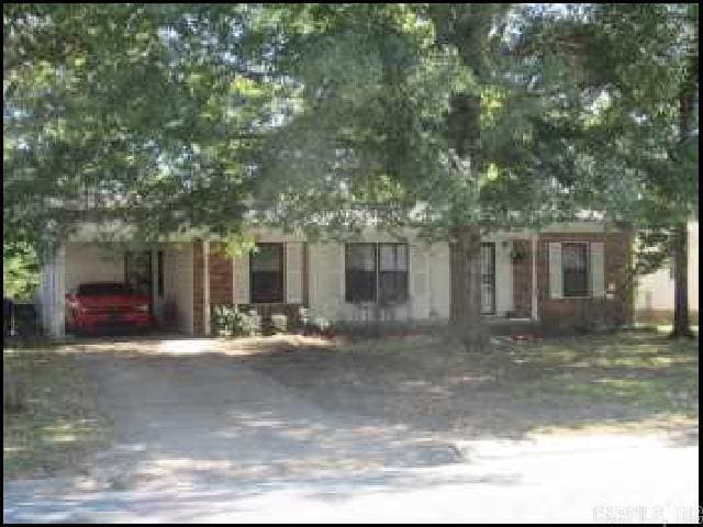 Foto principal - 303 Brookside Dr