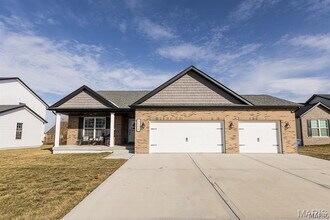 Building Photo - 3505 Chippewa Dr