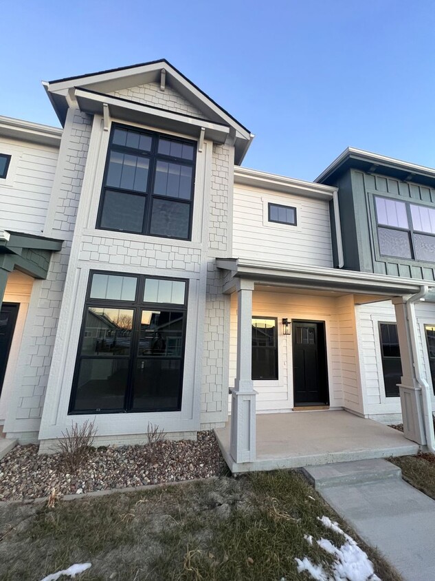 Primary Photo - Brand New Townhouse for Rent - Prairie Tra...