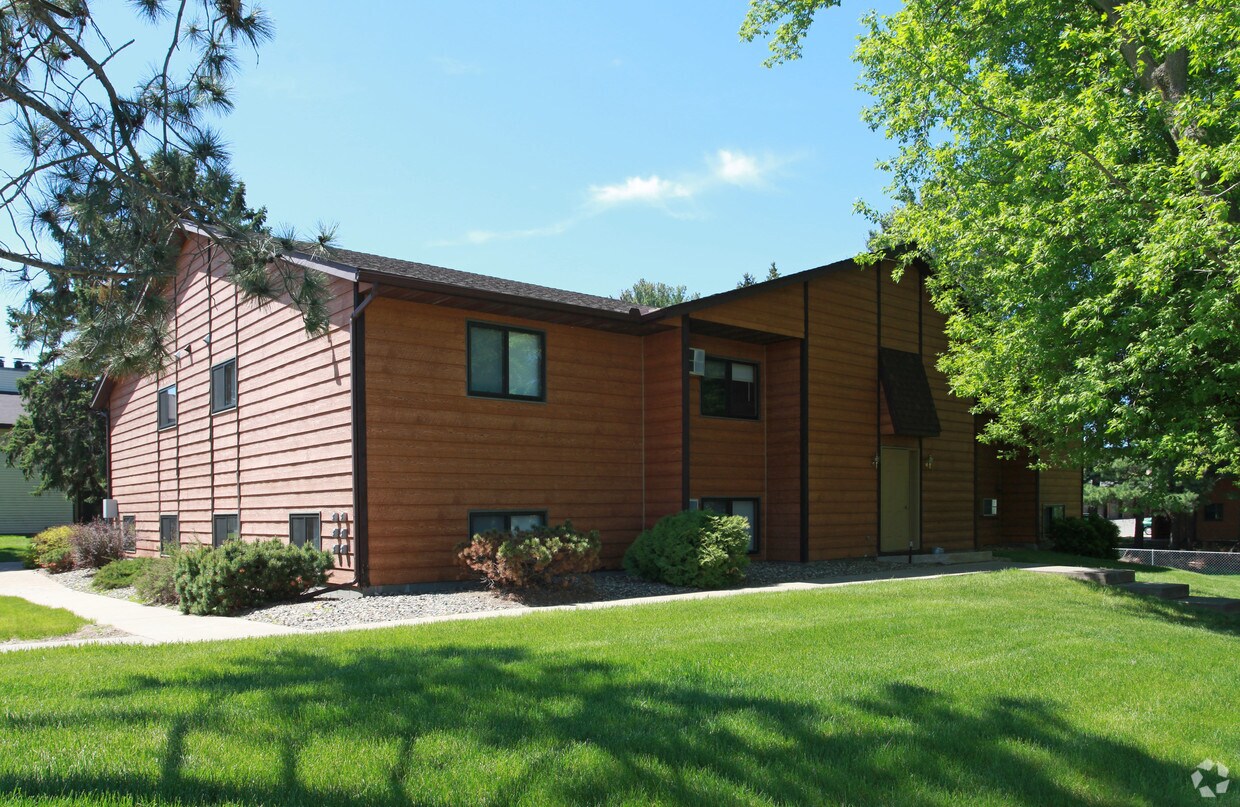 Primary Photo - 1613 Pinewood Ln