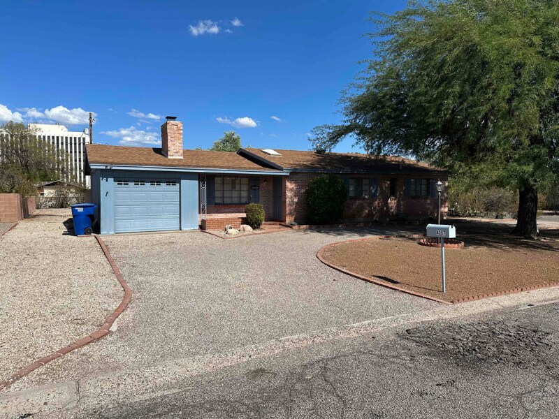 Primary Photo - 4357 E Cooper Cir