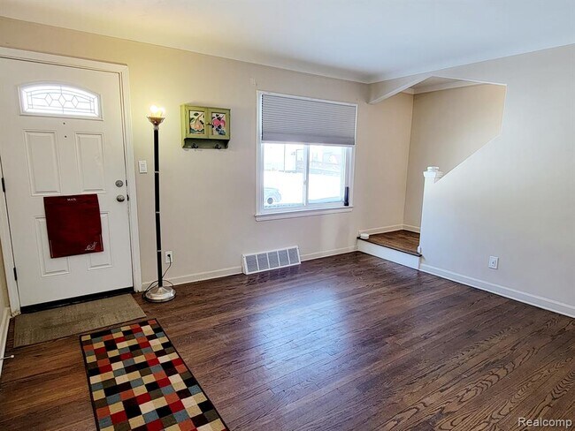 Building Photo - 21614 Lakeview St