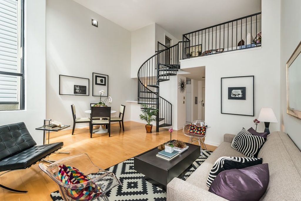 Living room - 469 Clementina St