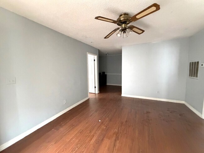 Foto del edificio - 222 Marigny Cir