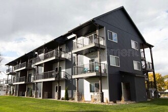 Building Photo - 411 W McPherson Ave