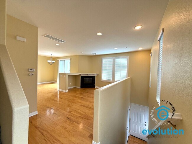 Foto del edificio - 810 Harbor Cliff Way
