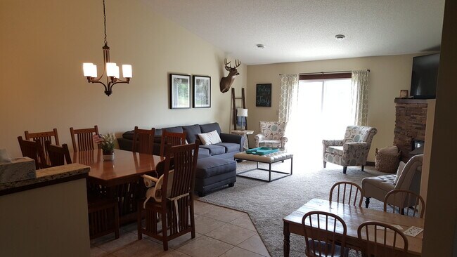 Building Photo - 33 Meadowlark Dr