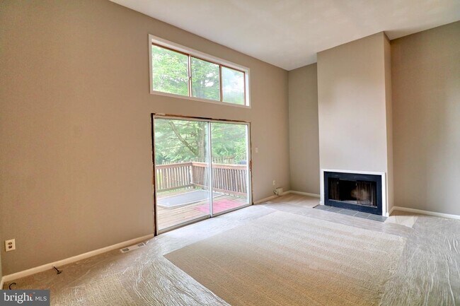 Foto del edificio - 449 Colonial Ridge Ln