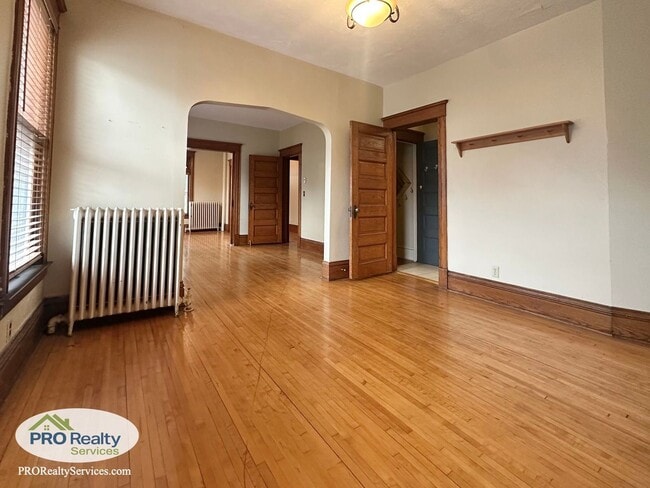 Building Photo - Charming 2 Bedroom Apartment in Northeast ...