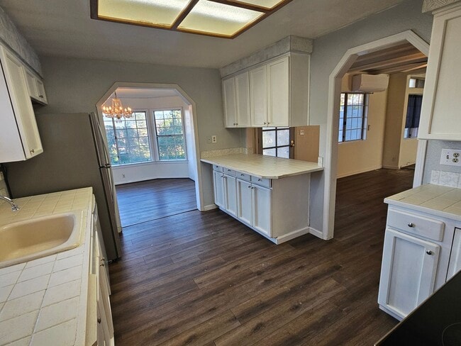 Building Photo - Lakeport rental