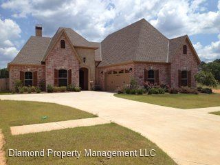 Foto principal - 5 br, 3 bath House - 222 Danielle Dr.