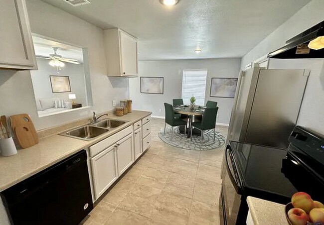 Foto del edificio - Beautifully remodeled 3 bed 1.5 bath in the desirable subdivision of Woodstone