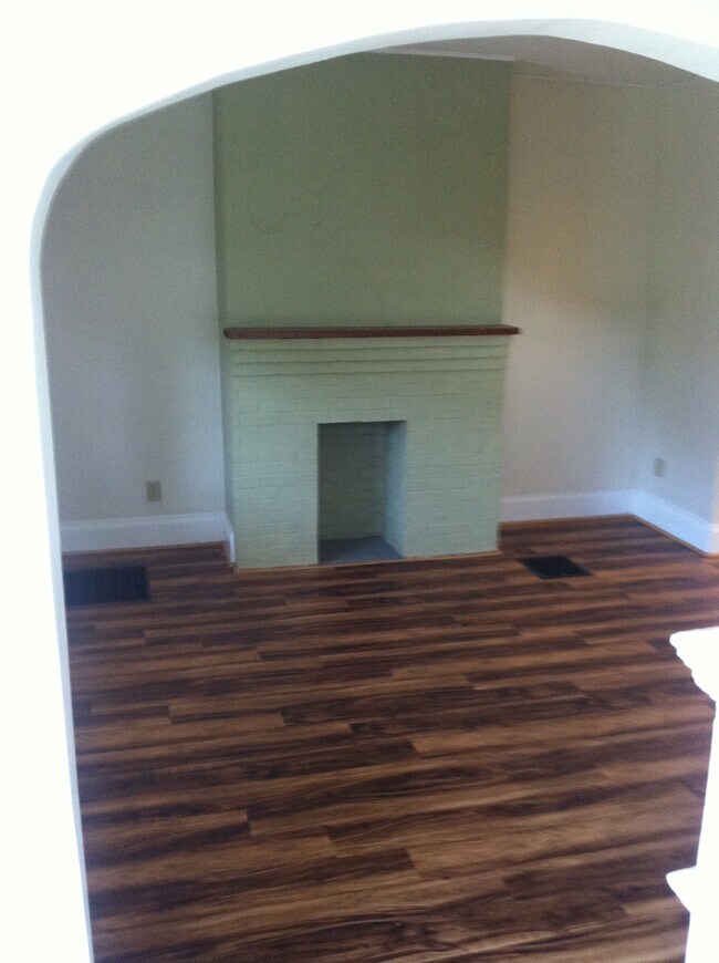 Sala de estar - 1524 Westwood Ave