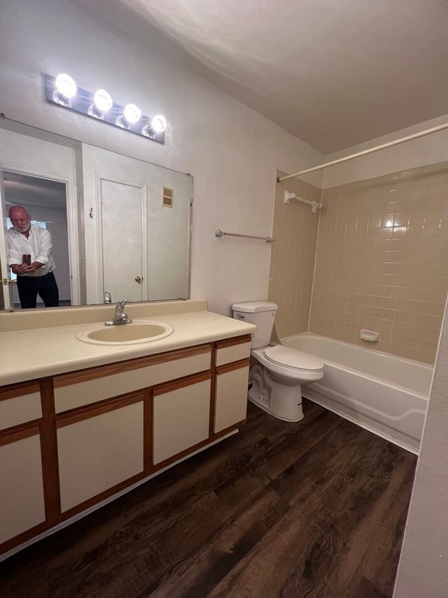 Building Photo - Ground floor unit in Tradewinds