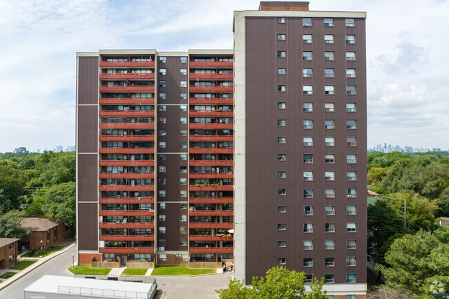 Photo du bâtiment - 165-195 Barrington Ave
