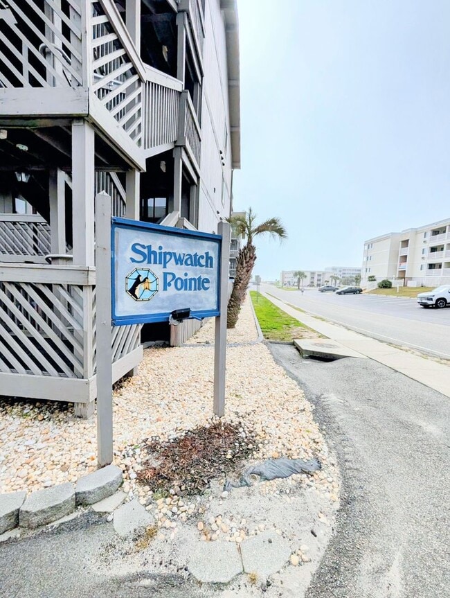 Building Photo - Long Term Rental, Walking Distance to Myrtle Beach!