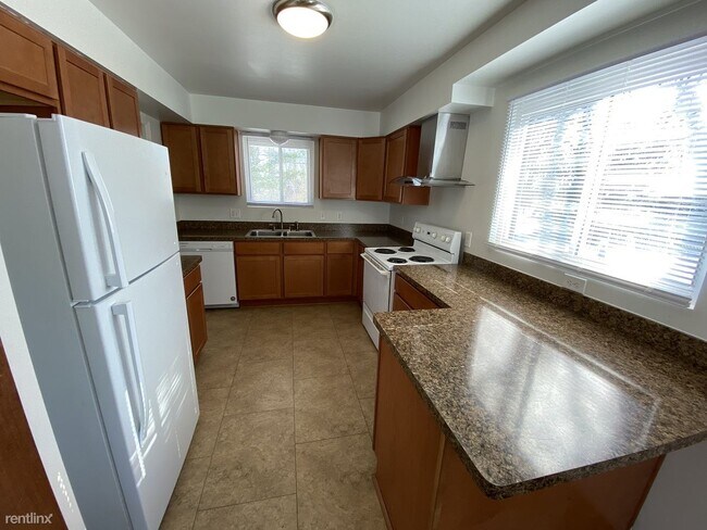Building Photo - 3 br, 1.5 bath House - 777 Dodge Ct