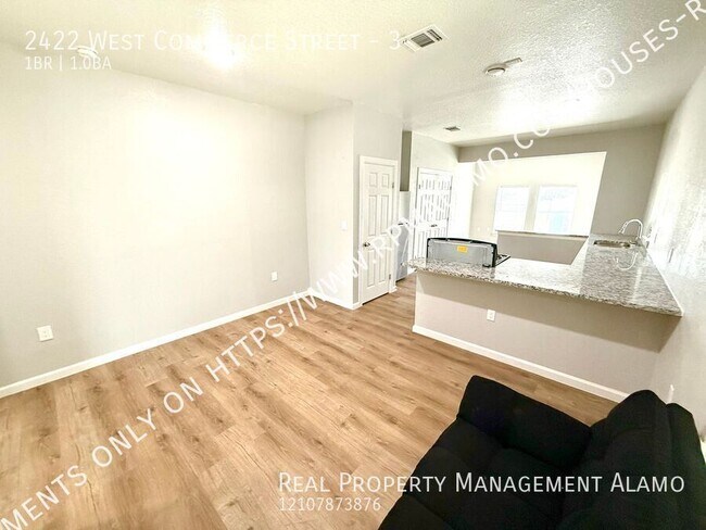 Foto del edificio - 2422 W Commerce St