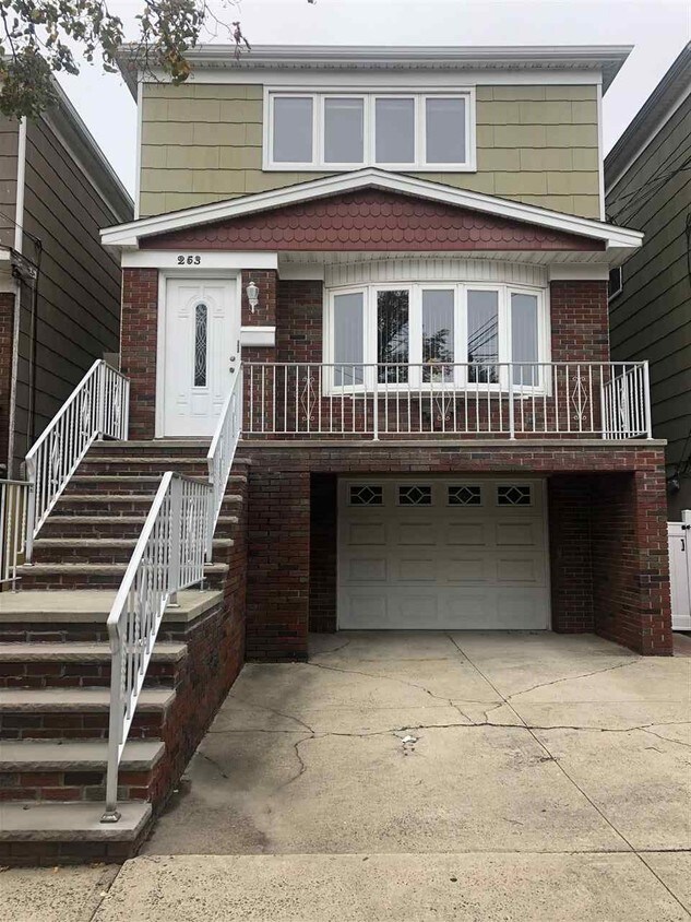 Primary Photo - 253 Avenue C
