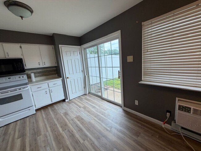 Building Photo - 7489 Hazelcrest Dr