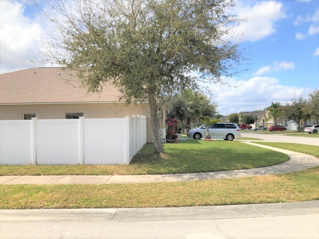 Building Photo - 1092 Hacienda Cir
