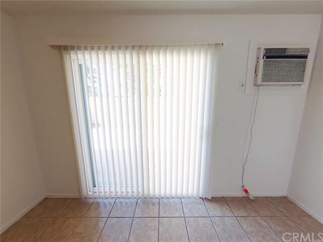 Foto del edificio - 12982 Yorba Ave