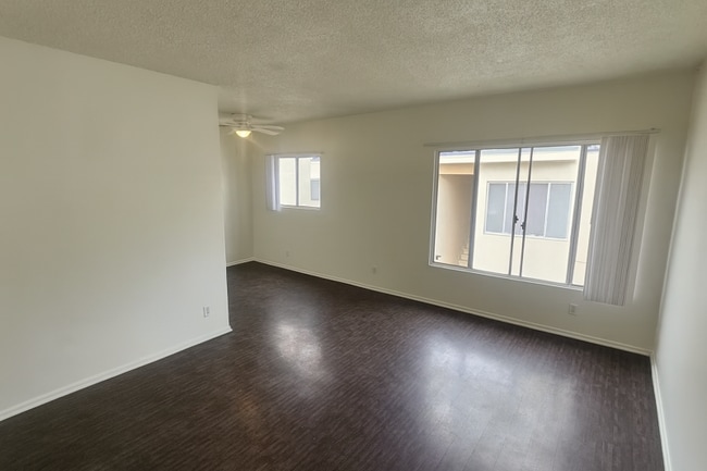 Building Photo - 866 W 126th St