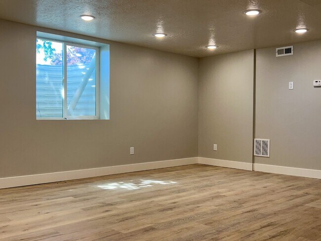 Foto del edificio - 702 N 100 W