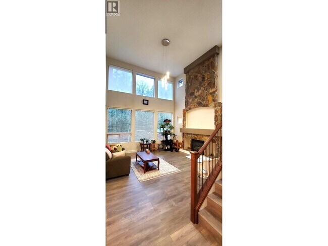 Building Photo - 24620 Kimola Dr