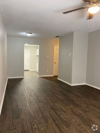Building Photo - 1302 Berry Dr