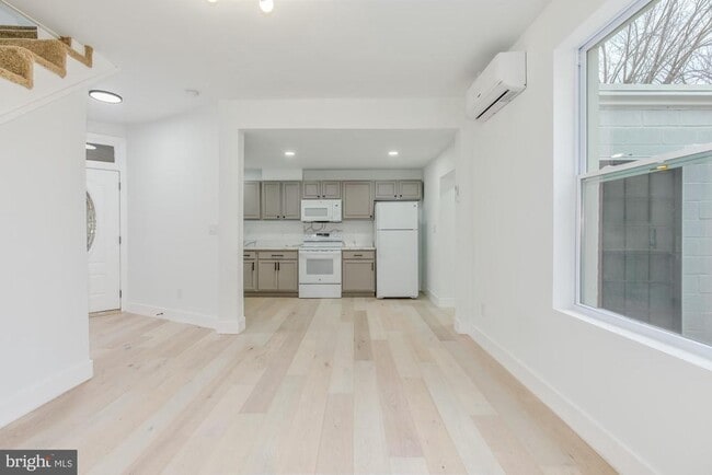 Foto del edificio - 745 Kenyon St NW