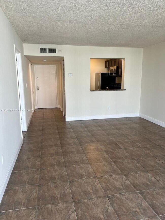 Foto del edificio - 492 NW 165th St