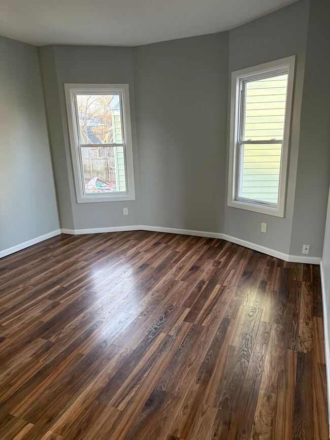 Building Photo - 230 N Maple Ave