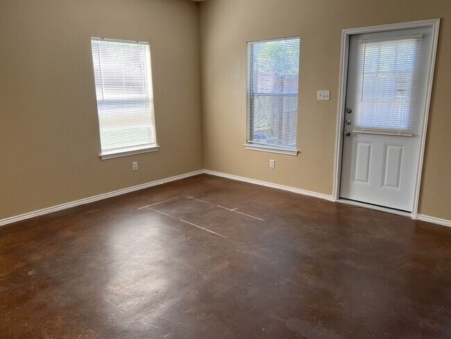 Building Photo - 5607 Golf Mist