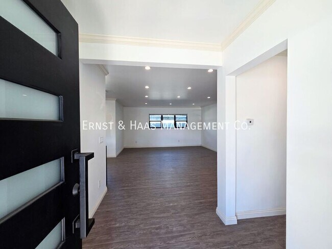 Building Photo - 2102 Nipomo Ave