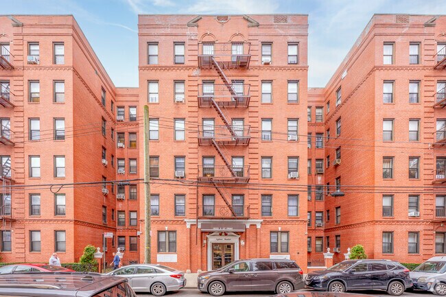 Building Photo - 1800 E 12th St