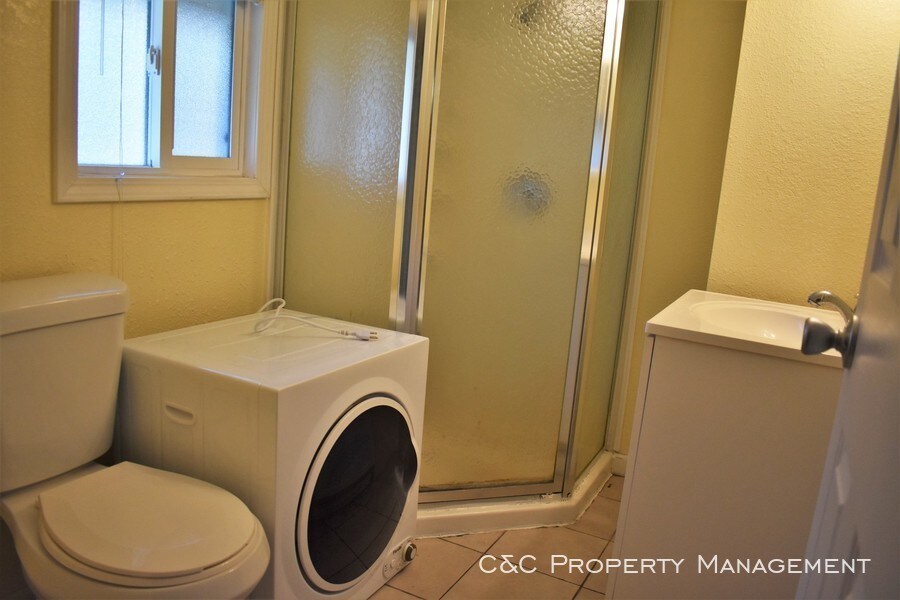 Building Photo - Spacious Studio in Milpitas