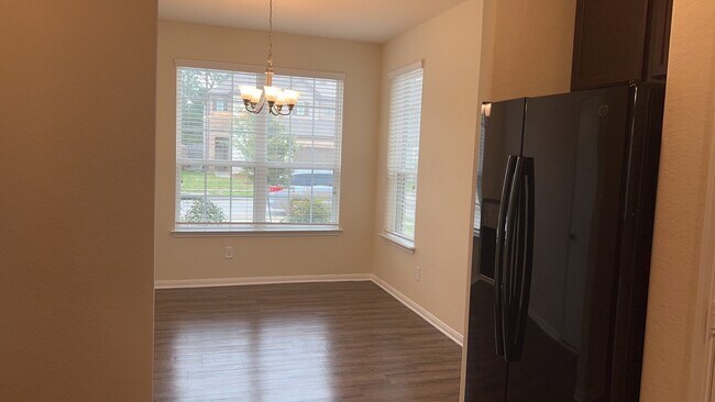 Foto del edificio - 10523 Chestnut Path Way