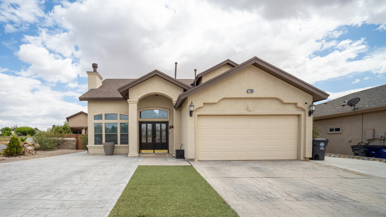Foto principal - 7700 Bartlett Landing Court