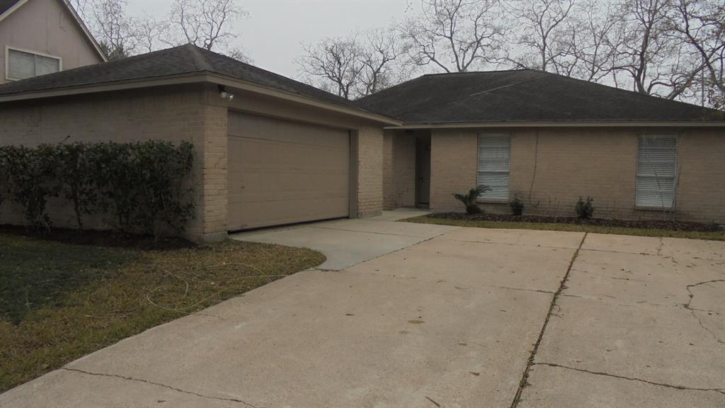 Primary Photo - 2312 Meadow Green Dr
